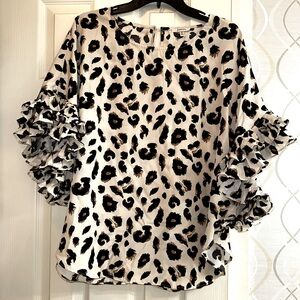 Jodifl medium animal print blouse with ruffled sleeves and round bottom